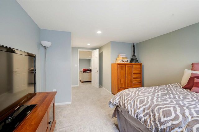 W230S2425 Morningside DRIVE, Waukesha, WI 53186