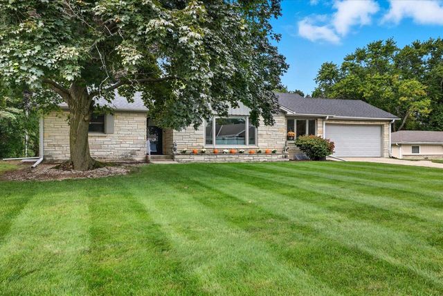 W230S2425 Morningside DRIVE, Waukesha, WI 53186
