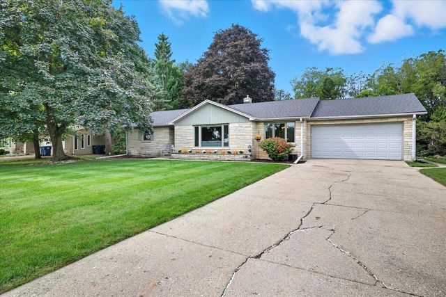 W230S2425 Morningside DRIVE, Waukesha, WI 53186