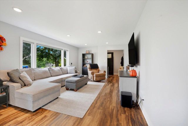 W230S2425 Morningside DRIVE, Waukesha, WI 53186