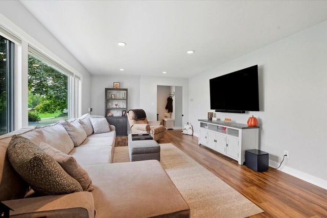 W230S2425 Morningside DRIVE, Waukesha, WI 53186