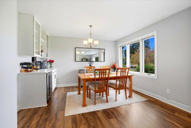 W230S2425 Morningside DRIVE, Waukesha, WI 53186