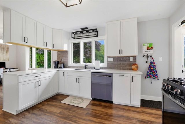 W230S2425 Morningside DRIVE, Waukesha, WI 53186