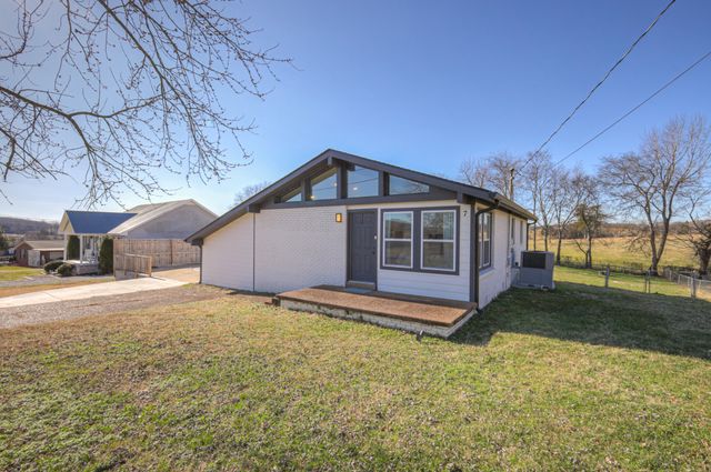 7 Roberts Ln, Lebanon, TN 37087