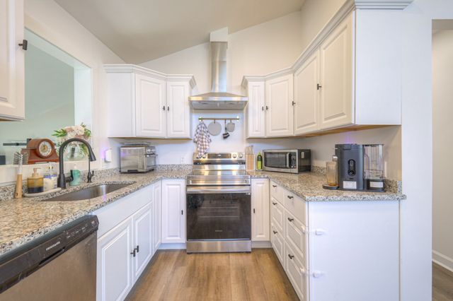 7 Roberts Ln, Lebanon, TN 37087