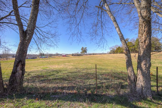 7 Roberts Ln, Lebanon, TN 37087