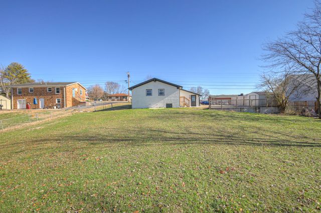 7 Roberts Ln, Lebanon, TN 37087