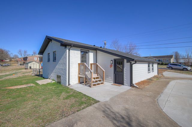 7 Roberts Ln, Lebanon, TN 37087