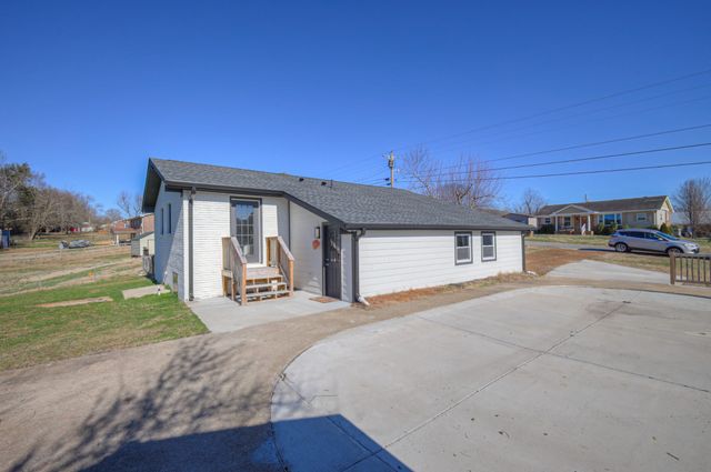 7 Roberts Ln, Lebanon, TN 37087