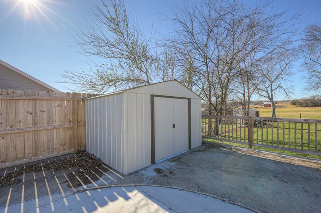 7 Roberts Ln, Lebanon, TN 37087