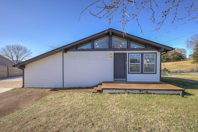 7 Roberts Ln, Lebanon, TN 37087