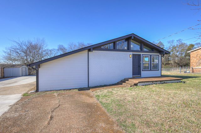 7 Roberts Ln, Lebanon, TN 37087