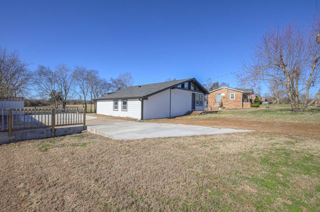 7 Roberts Ln, Lebanon, TN 37087