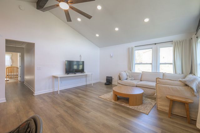 7 Roberts Ln, Lebanon, TN 37087