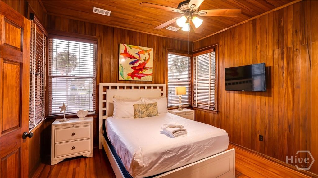 Image 11 of property listing at 15 15th Street, Tybee Island, GA 31328