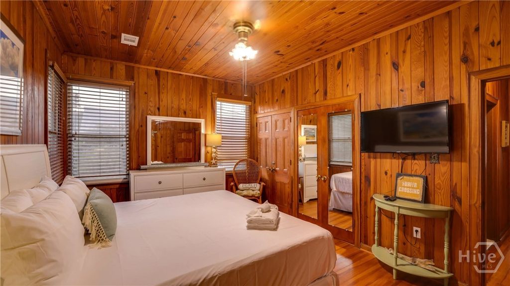 Image 12 of property listing at 15 15th Street, Tybee Island, GA 31328