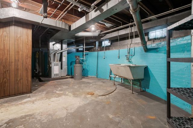 1238 Diamond Avenue, South Bend, IN 46628