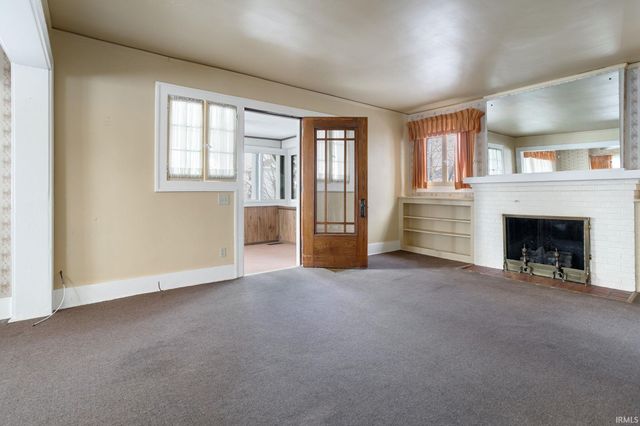 1238 Diamond Avenue, South Bend, IN 46628