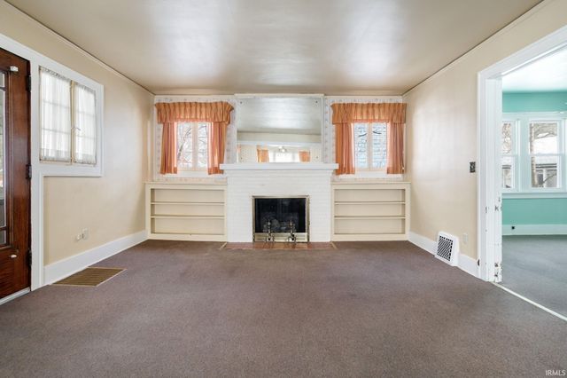 1238 Diamond Avenue, South Bend, IN 46628