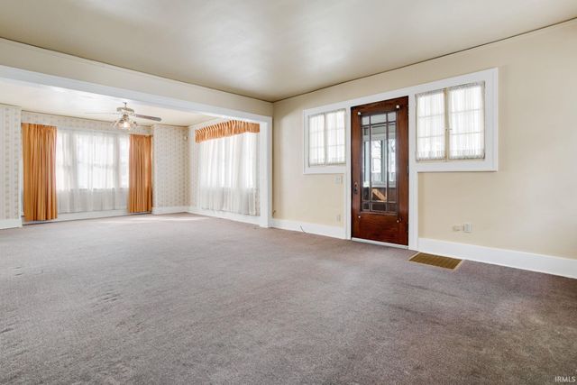 1238 Diamond Avenue, South Bend, IN 46628