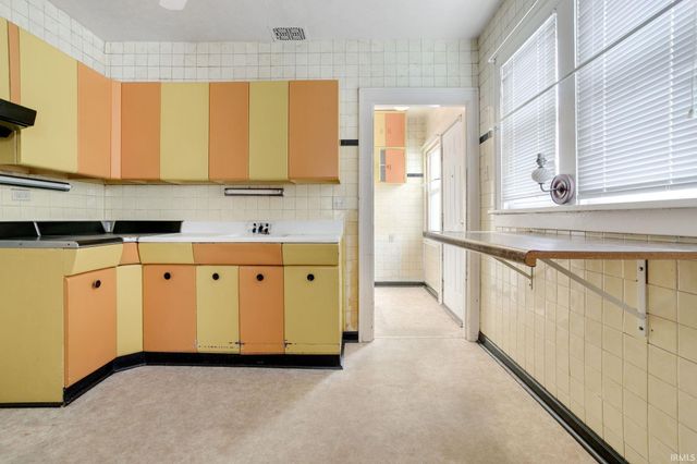 1238 Diamond Avenue, South Bend, IN 46628