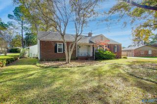 1512 10th Avenue Se, Decatur, AL 35601