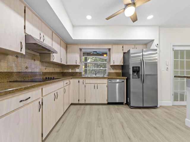 17223 SW 87th Ave, Palmetto Bay, FL 33157