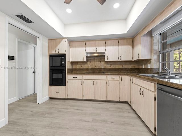 17223 SW 87th Ave, Palmetto Bay, FL 33157