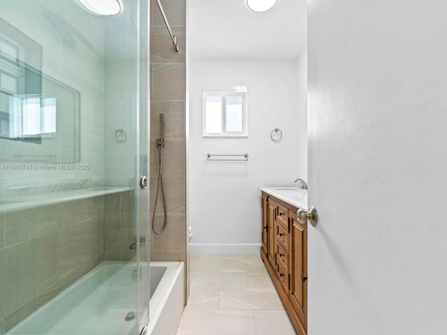 17223 SW 87th Ave, Palmetto Bay, FL 33157