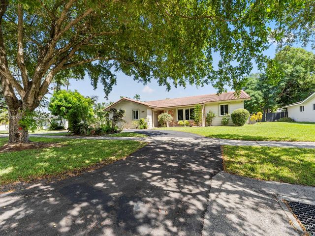 17223 SW 87th Ave, Palmetto Bay, FL 33157