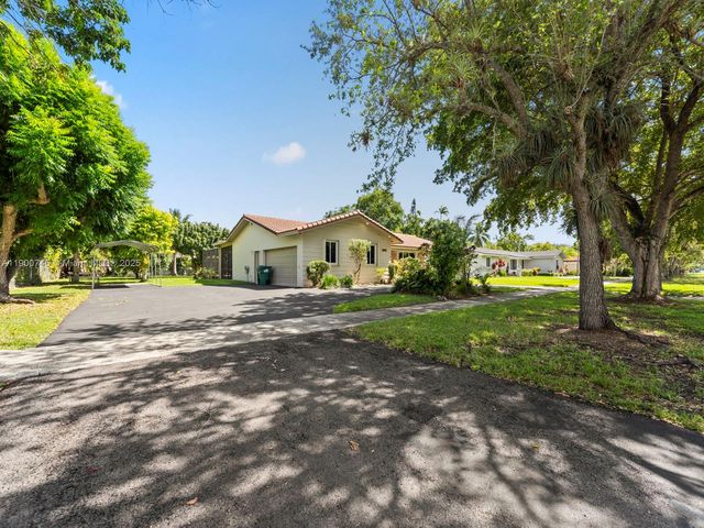 17223 SW 87th Ave, Palmetto Bay, FL 33157