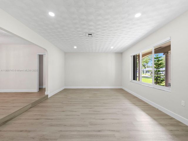 17223 SW 87th Ave, Palmetto Bay, FL 33157