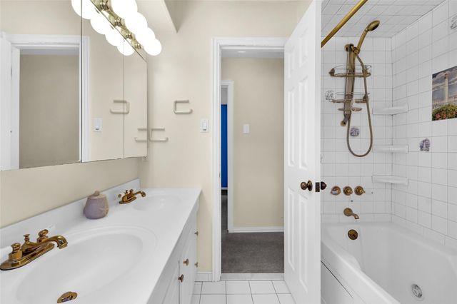 711 Rosewood Drive, Shenandoah, TX 77381