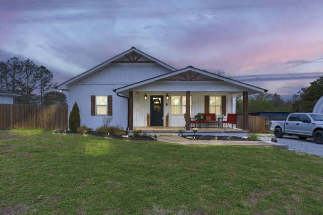 411 2nd Ave, S, Loretto, TN 38469