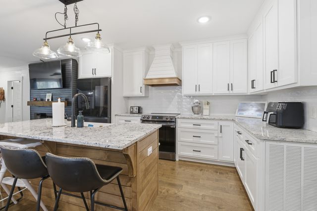 411 2nd Ave, S, Loretto, TN 38469