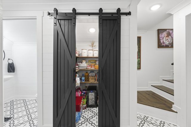 411 2nd Ave, S, Loretto, TN 38469