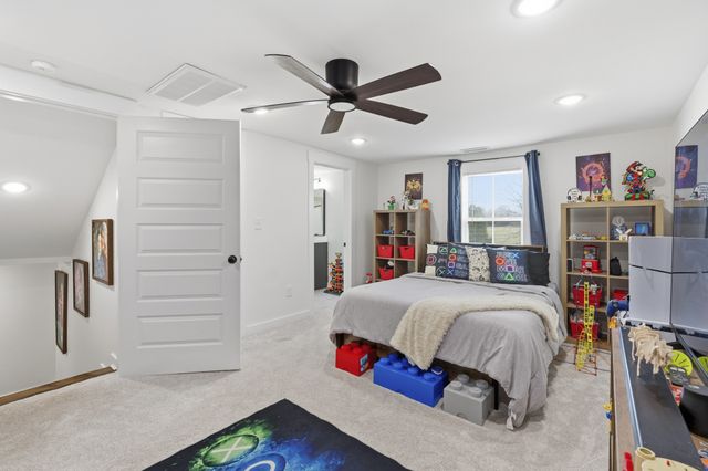 411 2nd Ave, S, Loretto, TN 38469