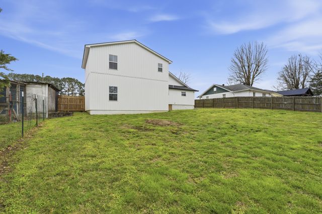 411 2nd Ave, S, Loretto, TN 38469