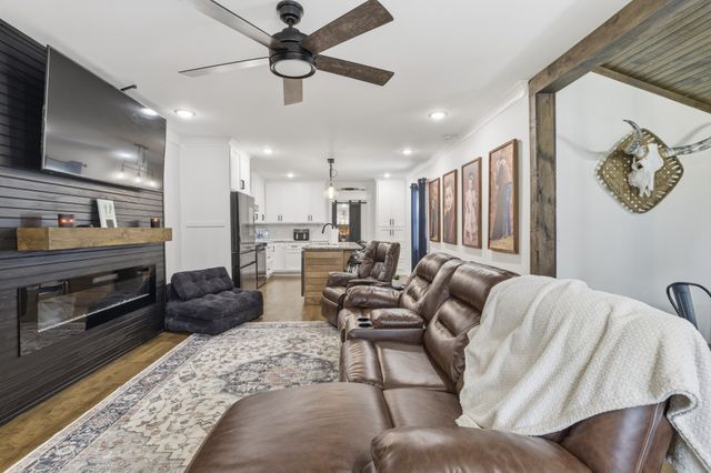 411 2nd Ave, S, Loretto, TN 38469