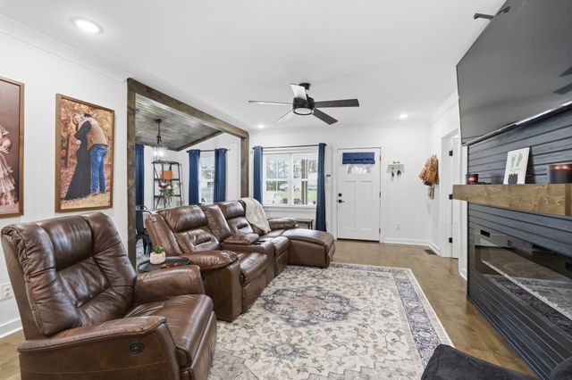 411 2nd Ave, S, Loretto, TN 38469