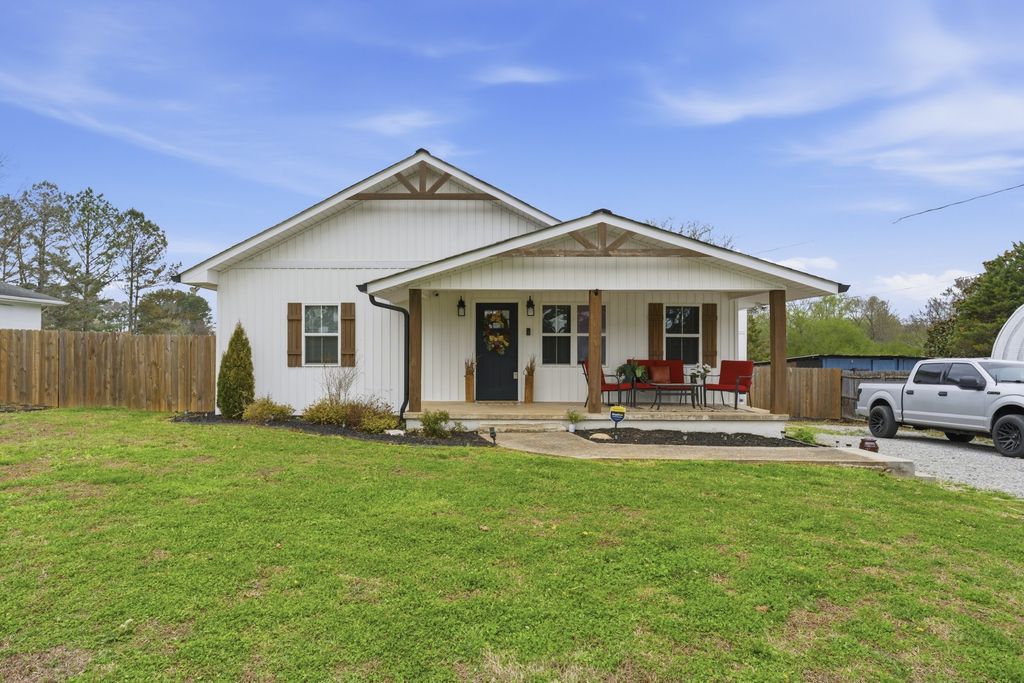 411 2nd Ave, S, Loretto, TN 38469