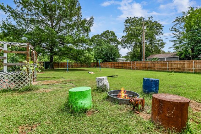 407 Hill ST, Smithville, TX 78957