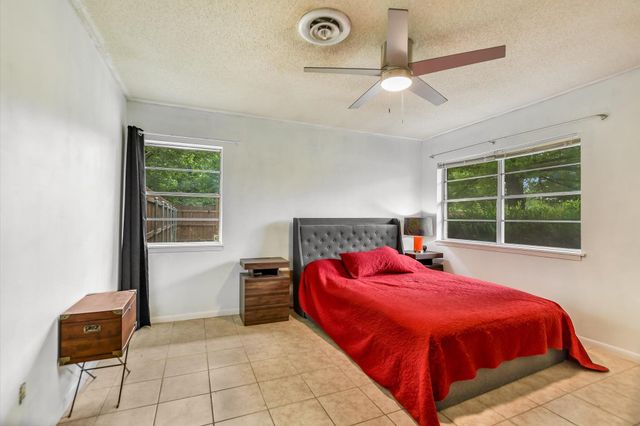 407 Hill ST, Smithville, TX 78957