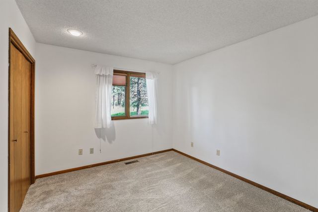 15010 E Shelly Ct, Veradale, WA 99037