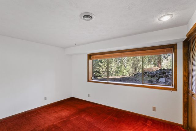 15010 E Shelly Ct, Veradale, WA 99037