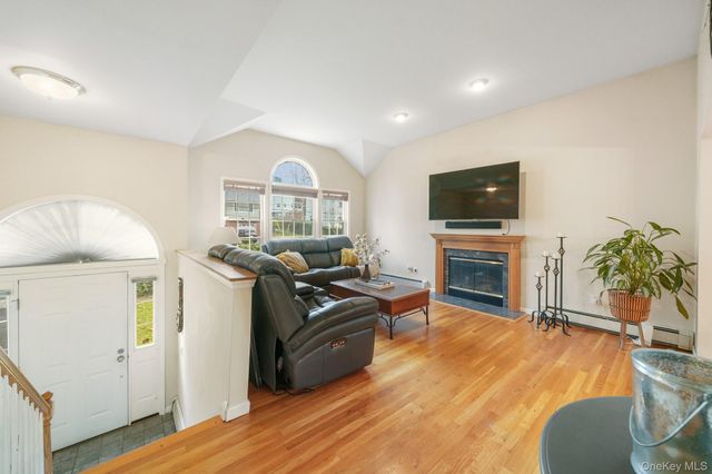 136 Edgewood Avenue, Thornwood, NY 10594