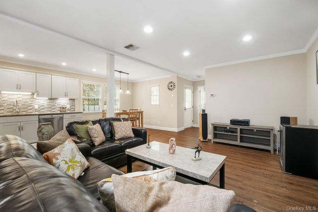 136 Edgewood Avenue, Thornwood, NY 10594