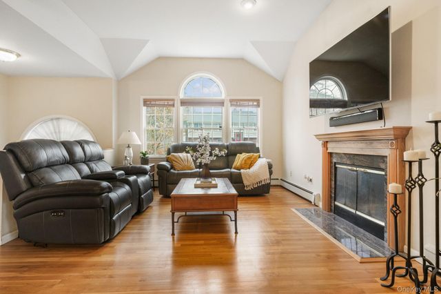 136 Edgewood Avenue, Thornwood, NY 10594