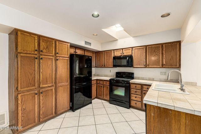 938 E DRIFTWOOD Drive, Tempe, AZ 85283