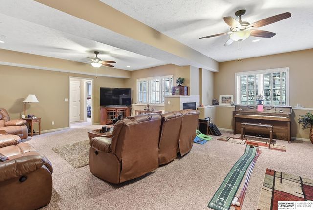 5951 N 92nd Avenue, Omaha, NE 68134